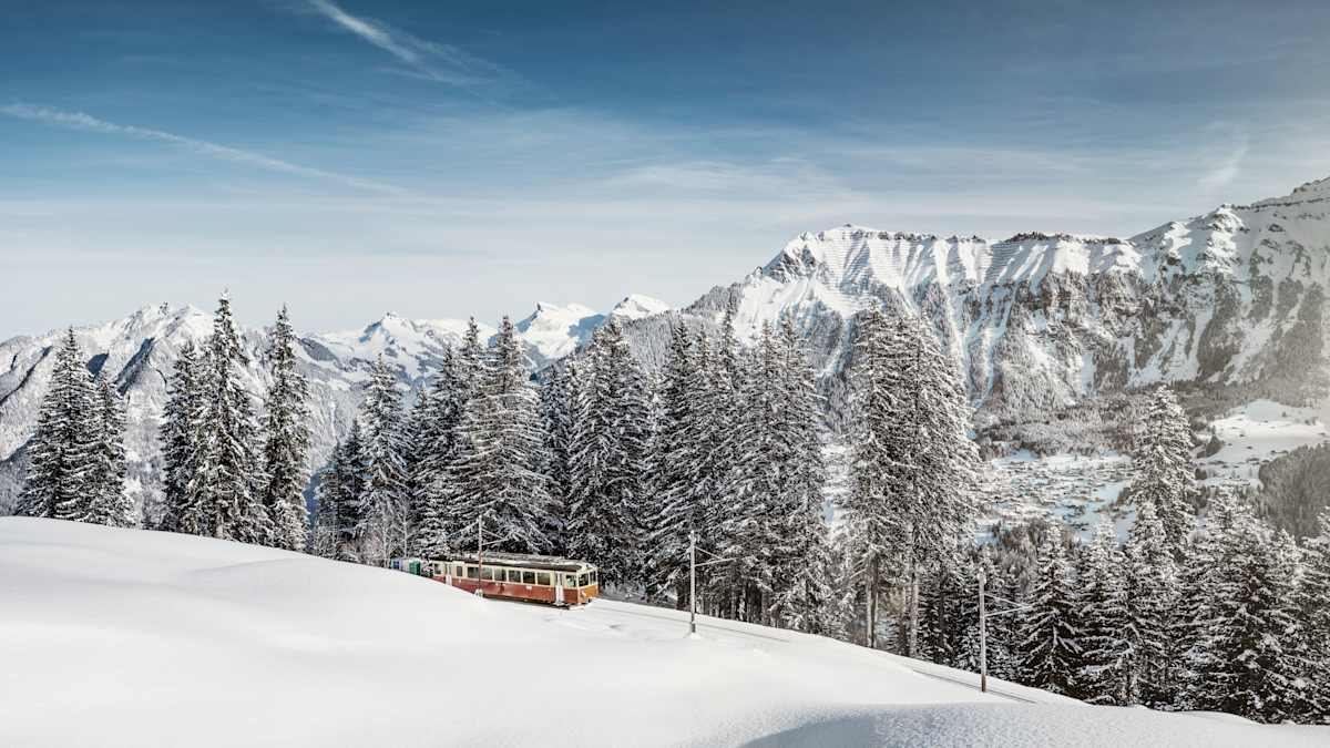 Mürren mountain railway winter snow