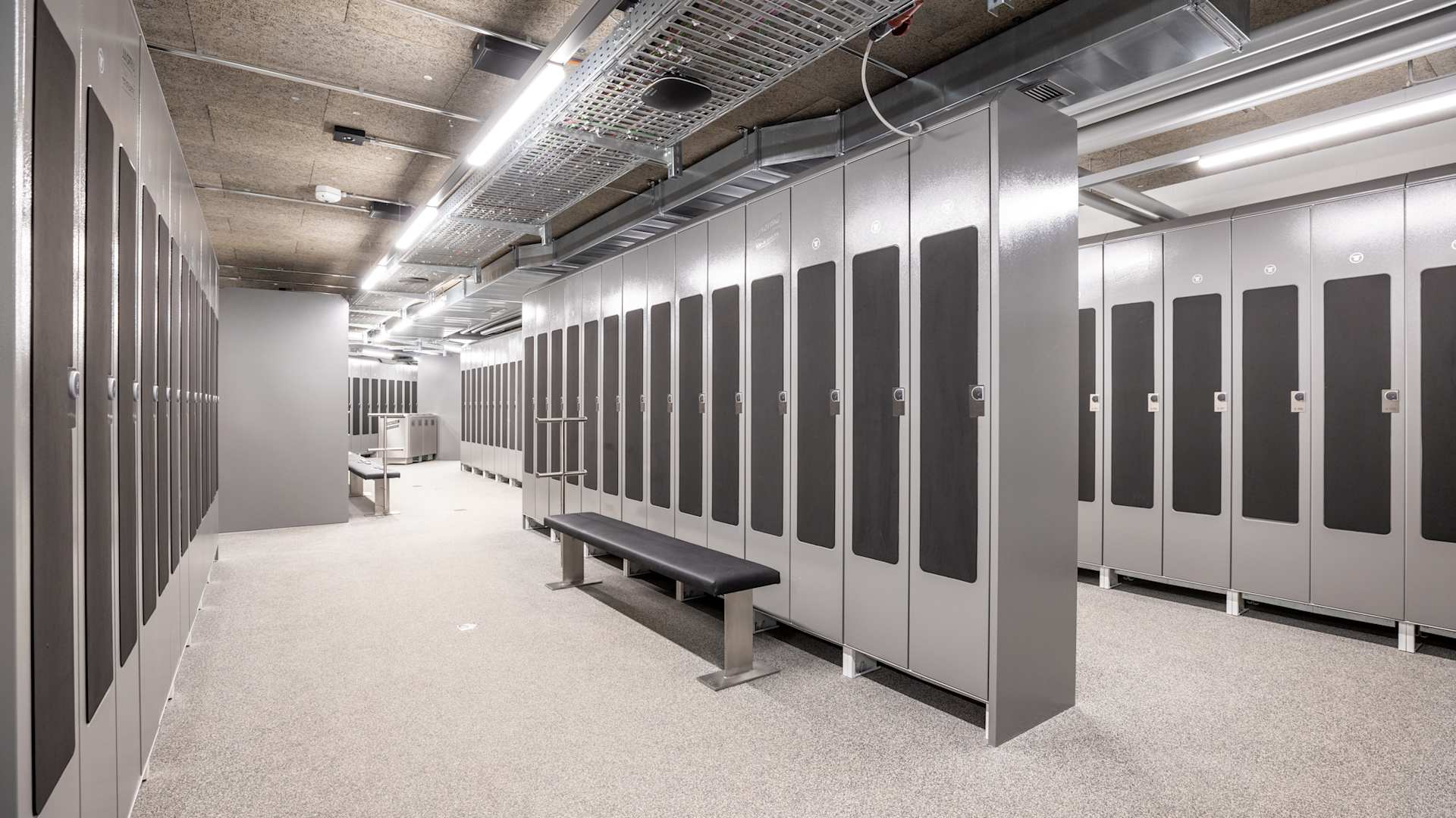 Ski locker