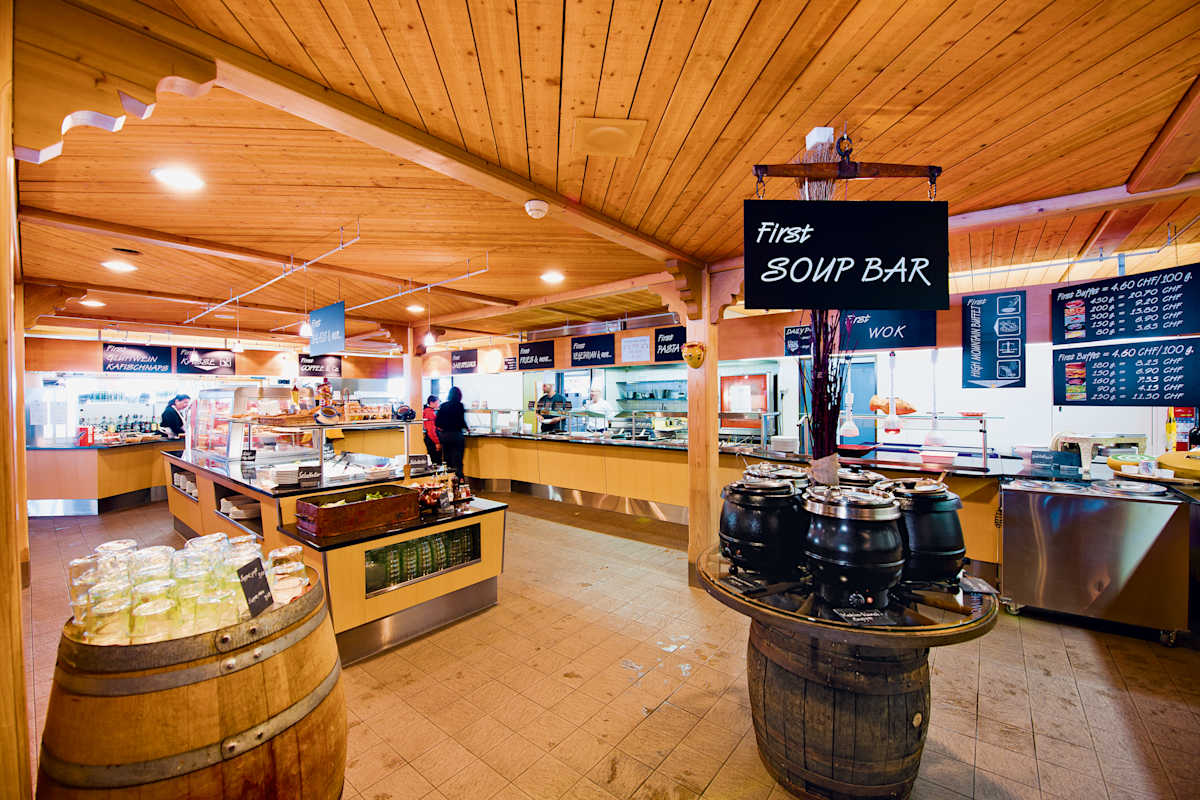 Self-Service Bereich im Berggasthaus First