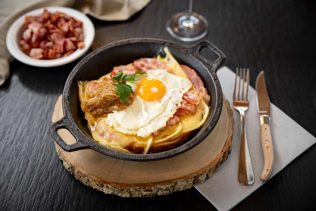 Käseschnitte im Restaurant Eigergletscher