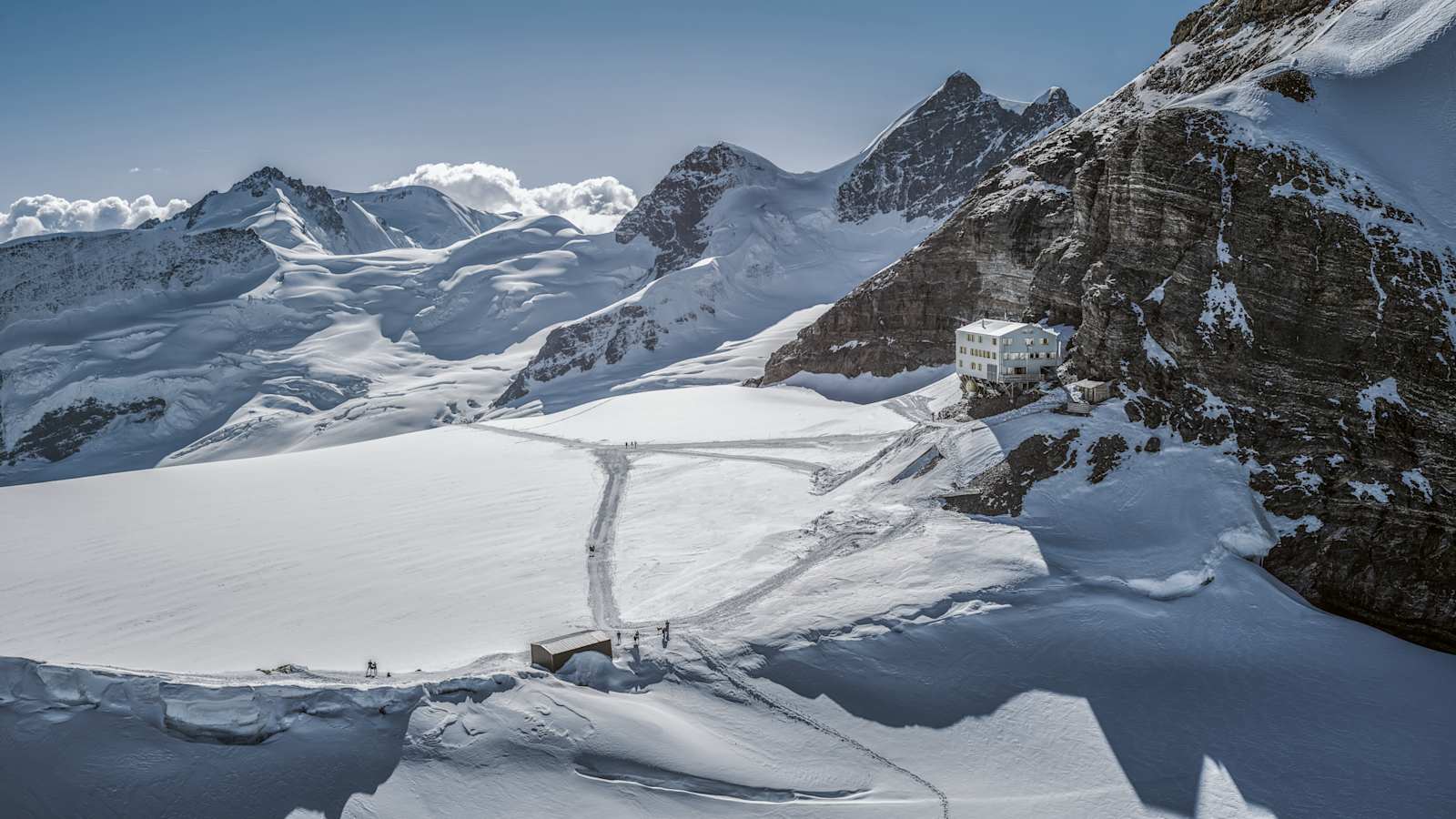 Mönchsjochhütte: Eine Wanderung über den Gletscher